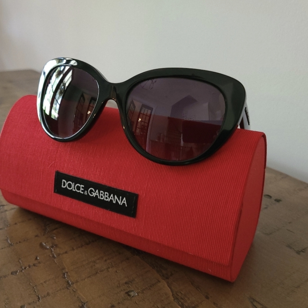 SOLD Dolce & Gabbana Black Oversized Cat Eye Sunglasses DG 4189 Retro Celebrity - Picture 3 of 13